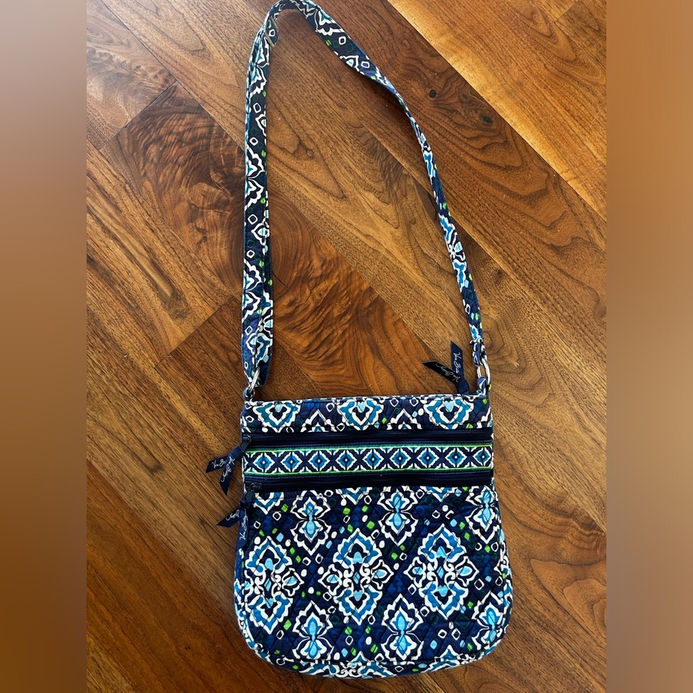 Vera Bradley Cotton Triple Zip Hipster Crossbody Purse.